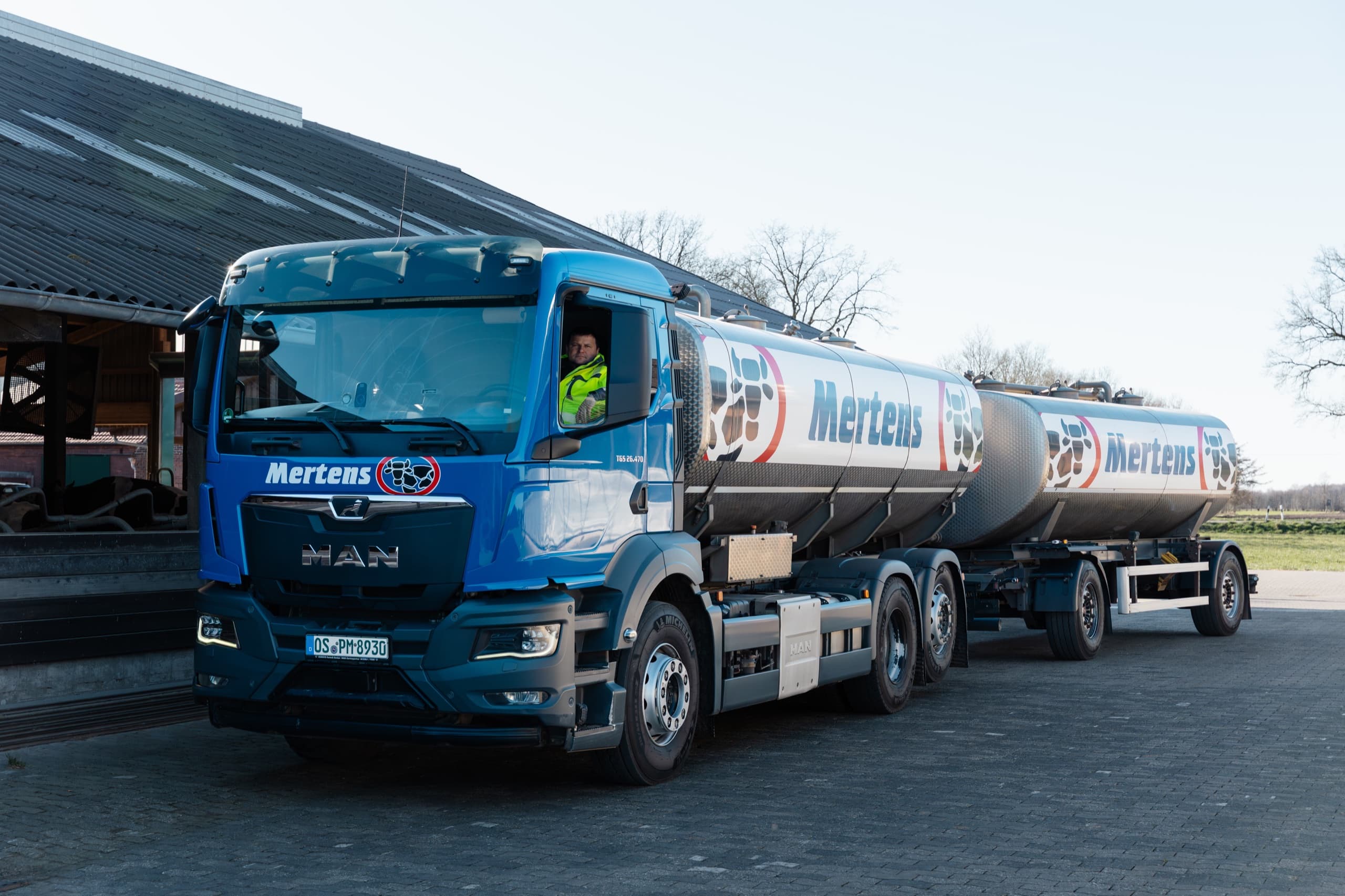 Mertens MAN Tanklastwagen mit DM-Eichenauer Fahrer im Führerhaus